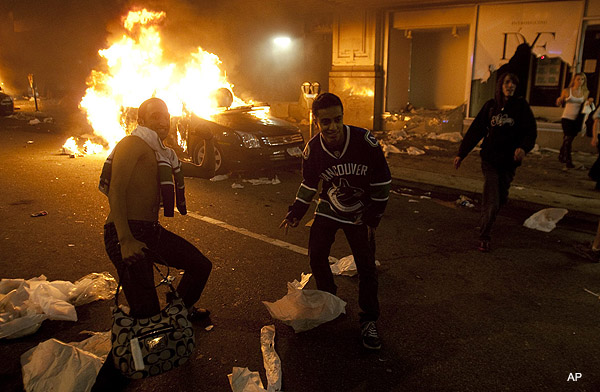 Vancouver Riot Purse Thief
